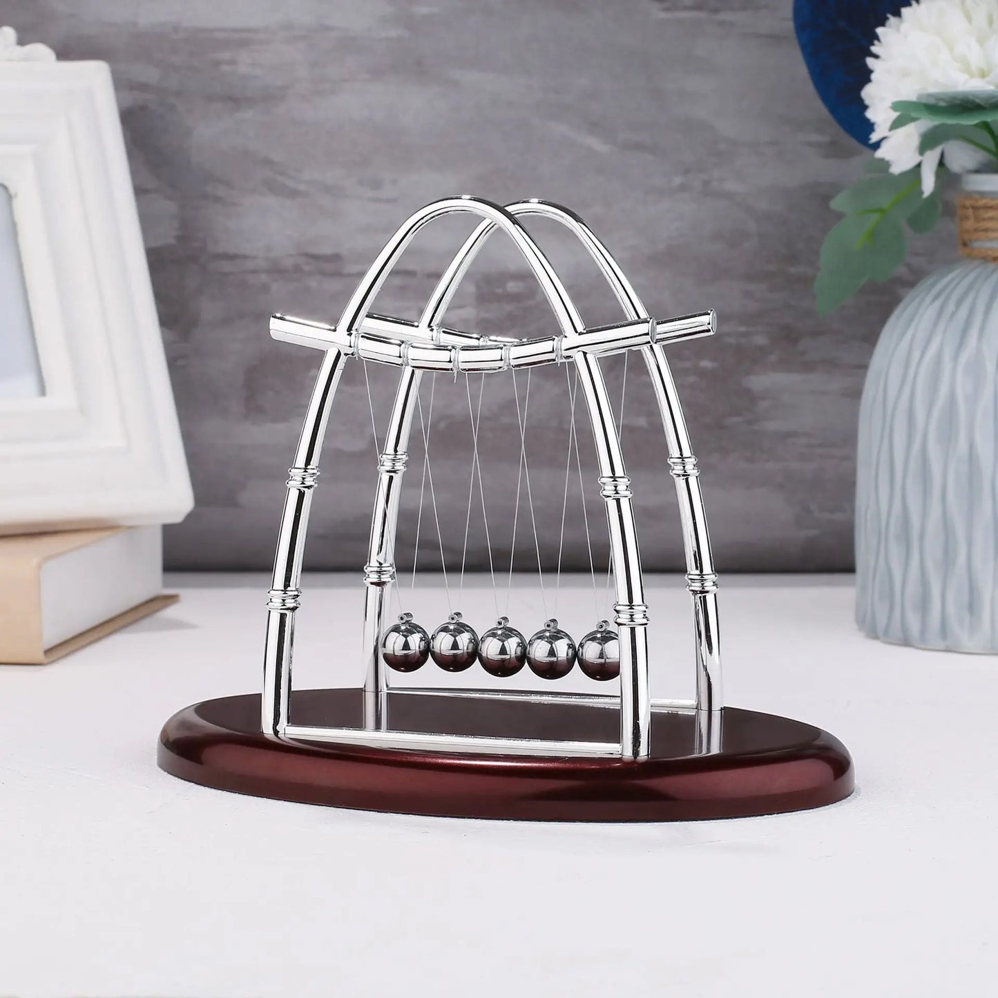 Newtons Cradle Steel Balance Ball Desktop Decoration Rotating Perpetual Motion Physical Science Pendulum Toy Craft Home Decor